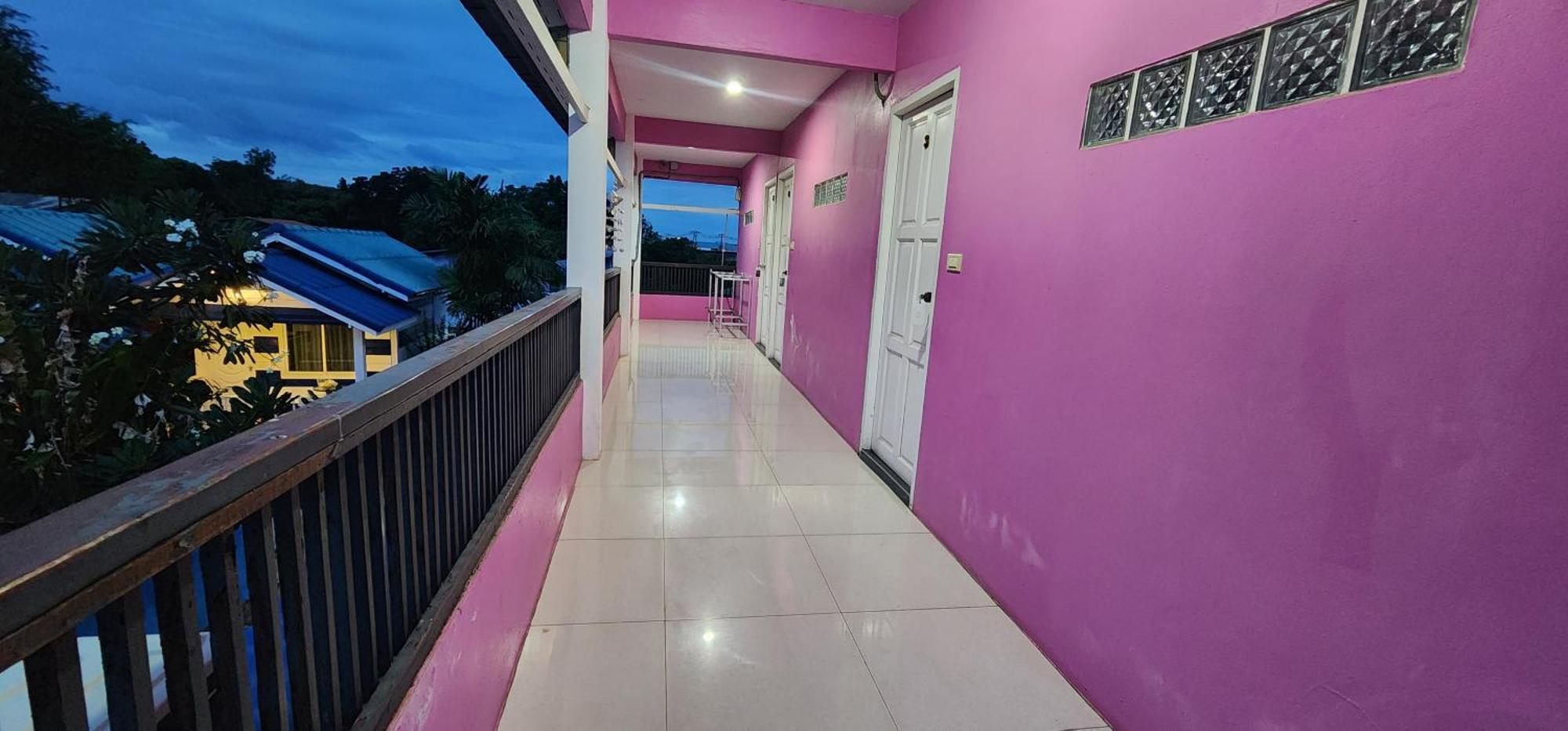 Puttaraksa Kohlarn Hotel Ngoại thất bức ảnh